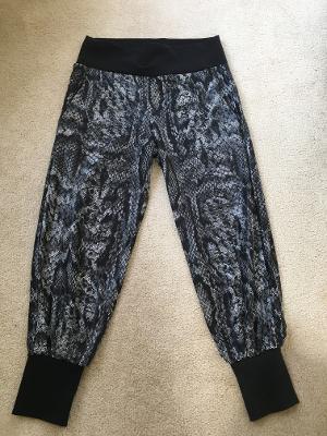 Banded jogger pocket digital snake