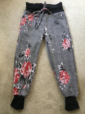 Red rose plaid  knit Track pocket pant
